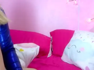 Chaturbate Live Sex of tinycasey18