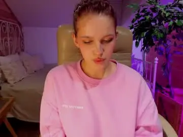 Chaturbate Live Sex Cam of adalyn_glow