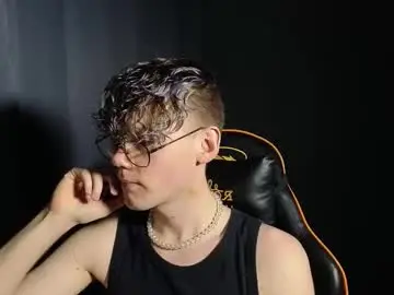 Chaturbate Live Porn of kirill_20_cm