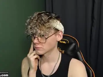 Chaturbate Live Sex Cam of kirill_20_cm