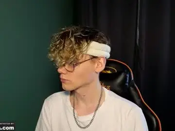 Chaturbate Live Sex Cam of kirill_20_cm