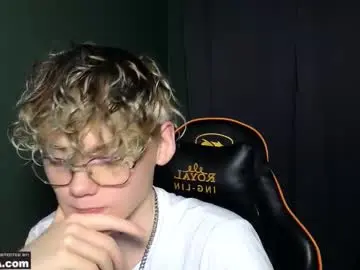 Chaturbate Best live sex cam show of kirill_20_cm