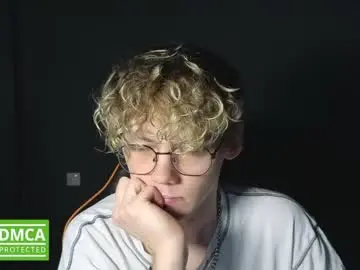 Chaturbate Live Sex Cam of kirill_20_cm