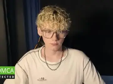 Chaturbate Live Sex Cam of kirill_20_cm
