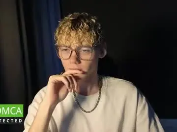 Chaturbate Live Sex Cam of kirill_20_cm
