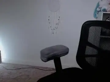 Chaturbate Live Sex Cam of krystalsyxx