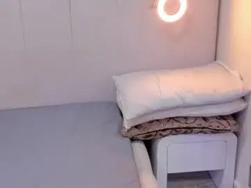 Chaturbate Live Sex Cam of riri_candy