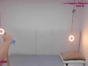 Chaturbate Live Sex Cam of riri_candy