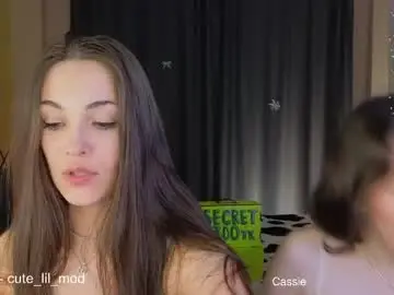 Chaturbate Live Sex Cam of kiraturner