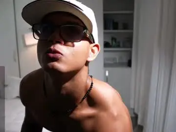 Chaturbate Live Porn of paradise_boy_s