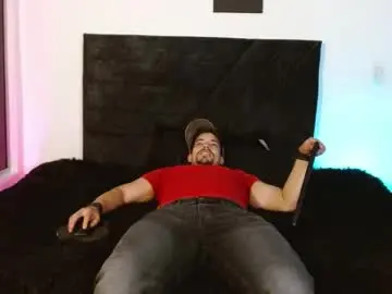 Chaturbate Live Sex Cam of ian_davis