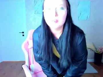 Chaturbate Live Sex Cam of kira_g0ld