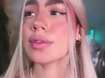 Chaturbate Live Sex Cam of mila_snoow