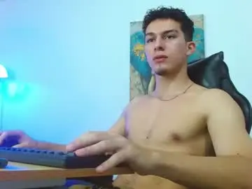 Chaturbate Nude Webcam of ryan_cum18