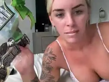 Chaturbate Live Sex Cam of reecemariexx