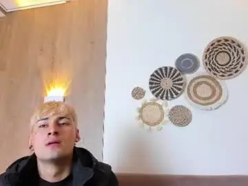 Chaturbate Live Sex Cam of rousse_n_kenji