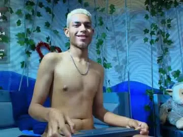 Chaturbate Best live sex cam show of itszairen