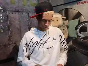 Chaturbate Free Porn Cam of itszairen