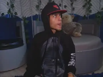 Chaturbate Live Sex Cam of itszairen