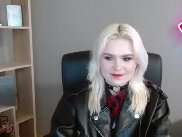 Chaturbate Live Sex Cam of lilysweetxo