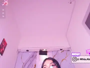 Chaturbate Live Sex Cam of mhia_kate