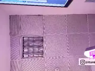 Chaturbate Live Sex Cam of mhia_kate