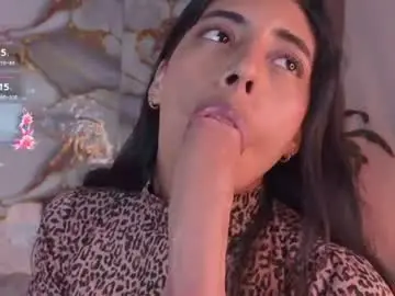 Chaturbate Best live sex cam show of miajones_blowjob
