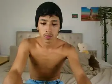 Chaturbate Sex Cam of ostin_18hot