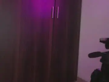 Chaturbate Live Sex Cam of leiaah__
