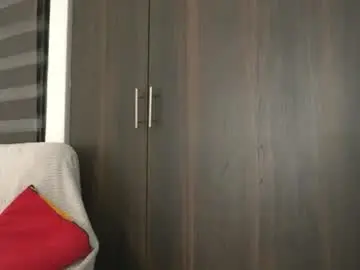 Chaturbate Live Sex Cam of leiaah__