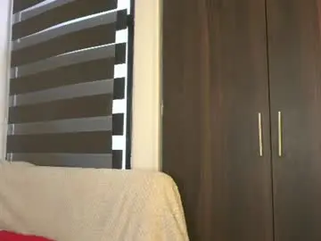 Chaturbate Live Sex Cam of leiaah__