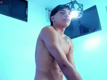 Chaturbate Live Sex Cam of kroywave