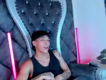 Chaturbate Live Sex Cam of kroywave