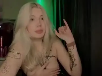 Chaturbate Live Sex Cam of lilhornyprincess
