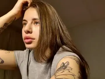 Chaturbate Watch Live Sex Cams of lucyrait