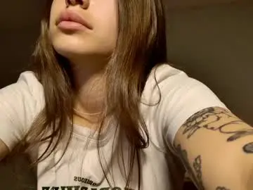Chaturbate Live Sex Cam of lucyrait