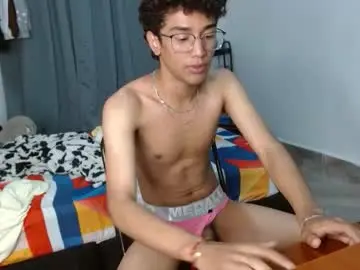 Chaturbate Live Sex of harrytwink18