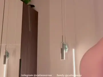 Chaturbate Live Sex Cam of cutieeeeva