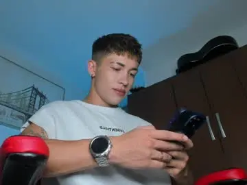 Chaturbate Live Sex Cam of ianwayne_