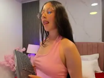 Chaturbate Live Sex Cam of amber_bellee