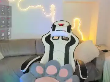 Chaturbate Free Porn Cam of missevelyn__