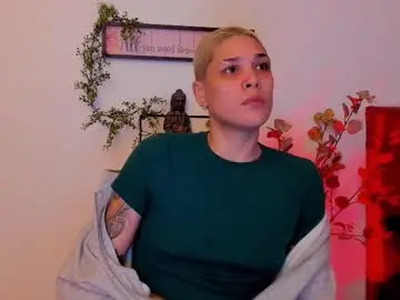 Chaturbate Live Sex Cam of laura_r23