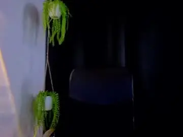 Chaturbate Live Sex Cam of laura_r23