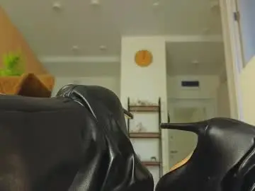 Chaturbate Nude Webcam of lili__roze_