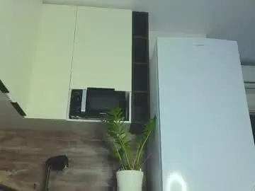 Chaturbate Watch Live Sex Cams of lili__roze_