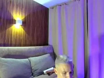 Chaturbate Live Sex Cam of logan_mett