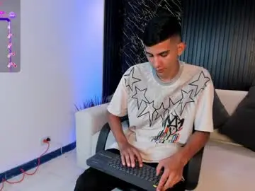 Chaturbate Live Porn of aaron_whitee