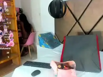 Chaturbate Live Sex Cam of penelopeguzman__