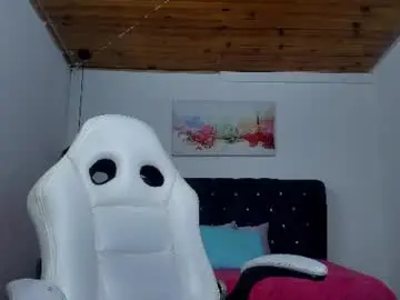 Chaturbate Live Sex Cam of issaatyler