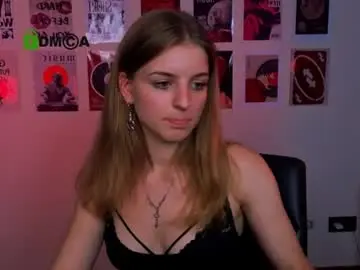 Chaturbate Live Sex Cam of kiara_belle